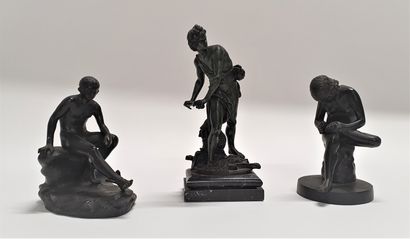 null Trois SUJETS d'après l'Antique en bronze ou métal patiné : Le tireur d'épine,...