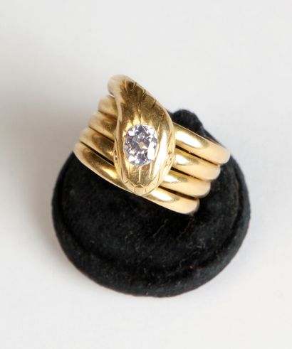 null Large BAGUE anneau serpent en or jaune 18k (750 °/°°) sertie d'un diamant. 

Poids...