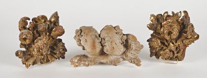 null Paire d'ÉLÉMENTS en bois sculpté et doré à décor de roses. XVIIIe siècle

Haut....