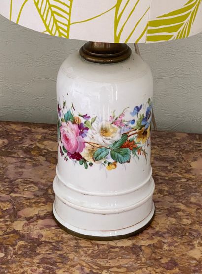 null Paire de LAMPES en porcelaine de Paris à décor floral polychrome
