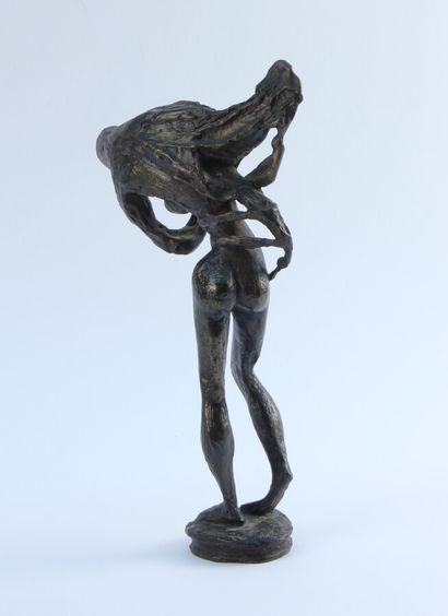 null LOUIS LEYGUE (1905-1992)

Vanité

Épreuve en bronze à patine mordorée, signée,...