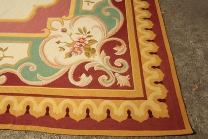 null MADERA

Important CARPET with the points way Soap factory with central decoration...
