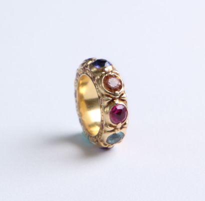 null RING in 18k yellow gold (750°/°°) set with semi-precious stones of various colors.

Finger:...
