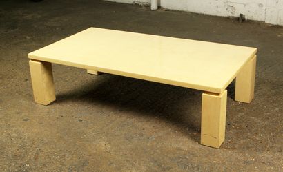 null BAGUÈS HOUSE

Low rectangular table in imitation of shagreen resting on quadrangular...