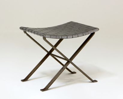 Curved TABOURET with chromed steel base in...