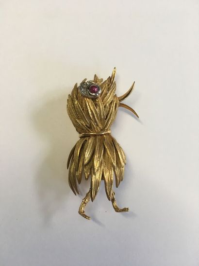 null BROCHE en or jaune 18k (750°/°°) représentant un canard marchant, l'oeil orné...