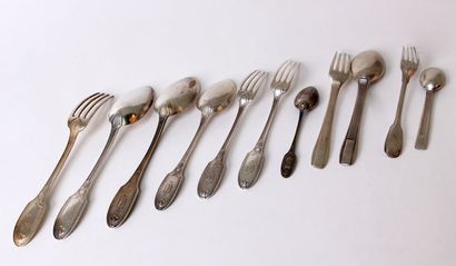null Silver lot composed of an Art Deco style christening set with fine grooves and...