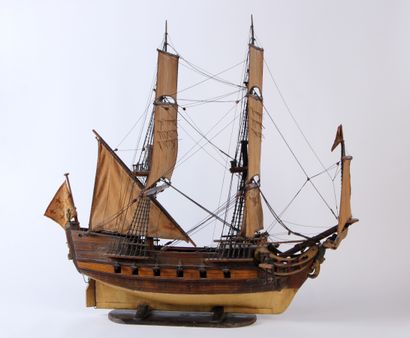 MAQUETTE of boat in wood and rope, the sails...