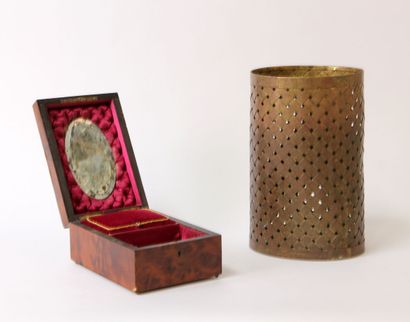 null Rectangular box in burr veneer inlaid with brass fillets and a cartouche on...