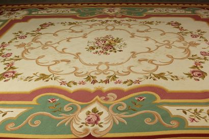 null MADERA

Important CARPET with the points way Soap factory with central decoration...