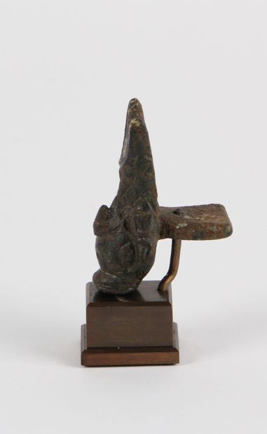 null DAUPHIN - Foot of cistus.
Bronze
Greco-Roman period
Height 6 cm