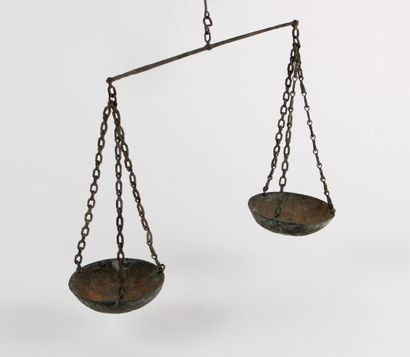 null Complete scale composed of two circular trays suspended by chains.
Bronze
Roman...