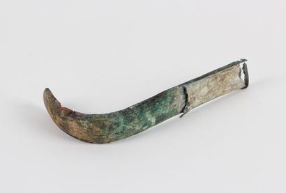 null STRIGILE with curved blade.
Bronze
Roman period
Length : 19 cm