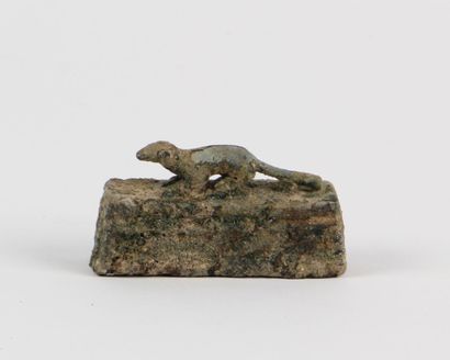 null QUADRANGULAR SARCOPHAGE surmounted by a shrew.
Bronze
Egypt, Late Period
Length...