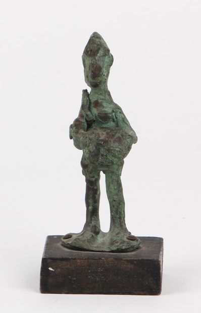 null FIGURINE of warrior.
Bronze
Iberian art
Height 8,5 cm