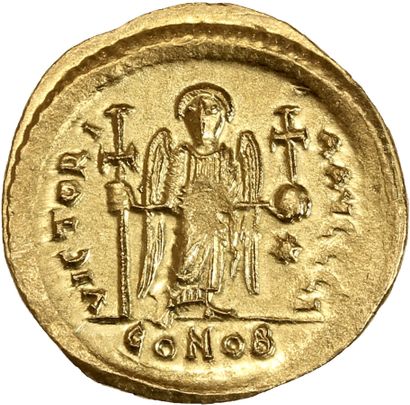 null JUSTINIEN Ier (527-565)

Solidus. Constantinople. 4,53 g.

Son buste diadémé,...