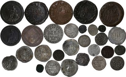 null Lot varié de 30 monnaies divisionnaires en argent et bronze : parthes, omeyyades,...