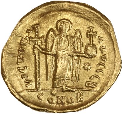 null JUSTIN Ier (518-527)

Solidus. Constantinople. 4,37 g.

Son buste diadémé, casqué...