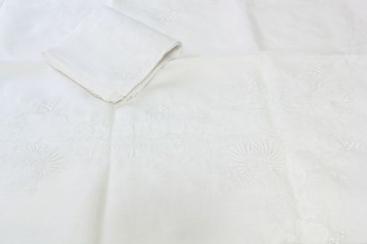 Grande NAPPE en toile de coton blanc brodée...