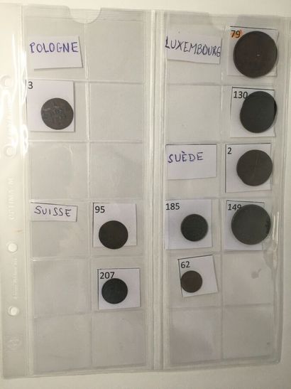 null Classeur de 196 monnaies variées en argent et métaux divers du XVIIe au XIXe...