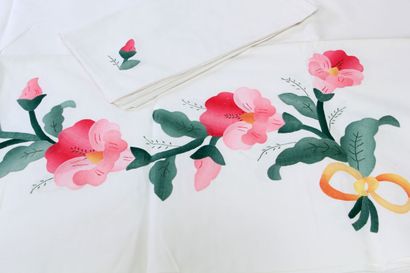 null Grande NAPPE en toile de coton blanc avec applications de fleurs roses et vertes....