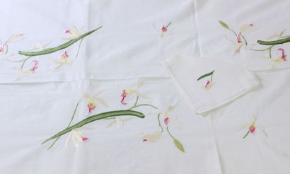 NAPPE en coton blanc brodée d'orchidées blanches,...