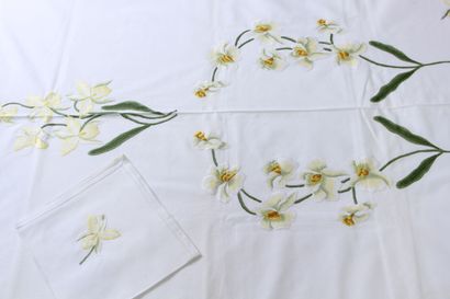 Grande NAPPE en coton blanc brodée d'orchidées...