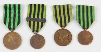 null FRANCE 

GUERRE DE 1870 

Ensemble de quatre médailles commémoratives ; deux...