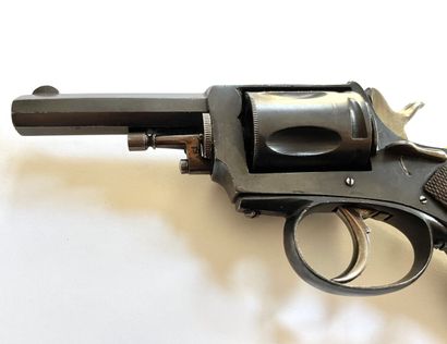 null Revolver type Bulldog, cinq coups, calibre 8 mm environ.

Canon signé « Fauré...