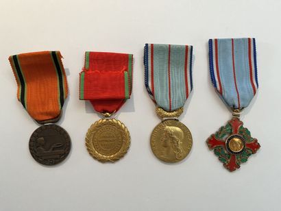 null *« Société Nationale d'Encouragement au Bien » : Médaille d'Honneur, classe...