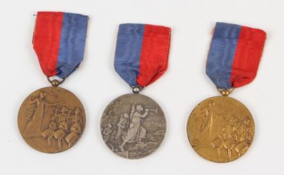 null Three medals of the Union of the Fanfares of France and the Colonies 

In bronze,...