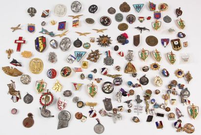 null DIVERS 

Important lot de 130 pièces divers, insignes de journée, insignes miniatures,...