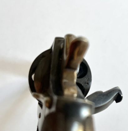 null Revolver type Bulldog, cinq coups, calibre 8 mm environ.

Canon signé « Fauré...