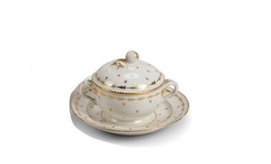 null PARIS, Manufacture de la Reine

Covered SUCRIER with handles and its saucer...