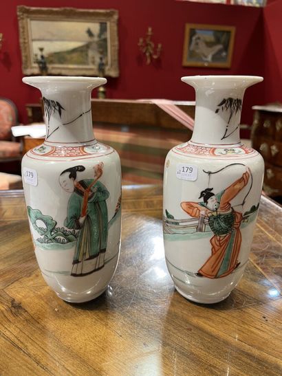 null Pair of small porcelain spindle-shaped VASES and enamels of the green family...