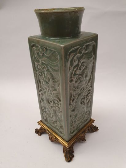 null LAMP STAND formed by a cong vase in celadon enamelled porcelain with dragons...