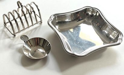null Set in SILVER METAL including a toast holder, a plain wine taster, a square...