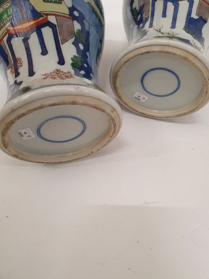 null Pair of porcelain and wucai enamel baluster VASES with small ringed necks decorated...