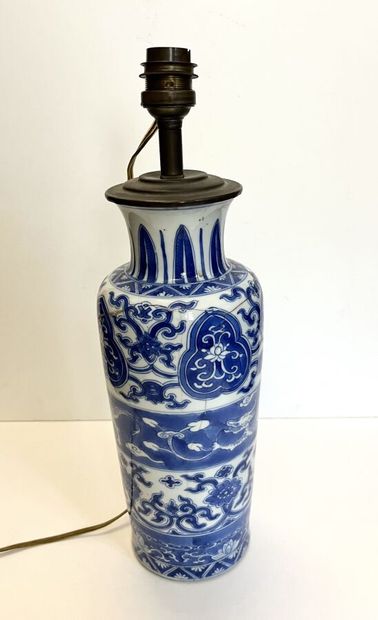 null Porcelain bottle vase with white-blue decoration of dragon, ruyi and lotus flowers.

19th...