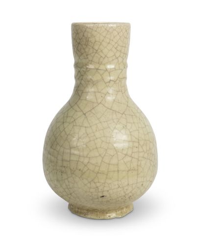 null VASE pansu à col annelé en grès craquelé émaillé céladon.

Petits manques de...