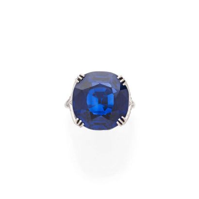 CHAUMET Platinum (850 thousandths) ring set with a cushion-shaped sapphire weighing...