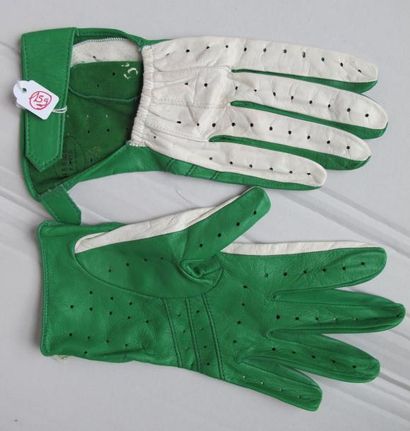 HERMES Paire de gants de conduite en cuir d'agneau vert et blanc - Taille 7 1/2 -...