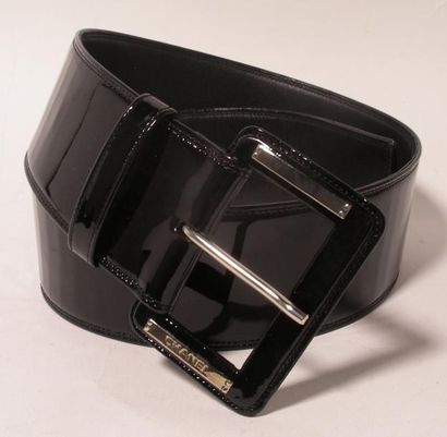 CHANEL/ Mc QUEEN Lot de 2 larges ceintures (Chanel): 79x6 cm, (Mac Queen): 75x7 cm...
