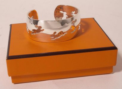 HERMES Bracelet en argent ajouré "Lapins" - Poids: 55,5 g - Boîte de la marque -...
