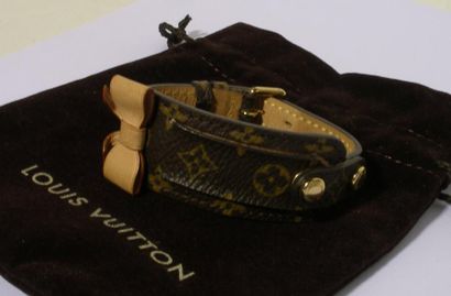 VUITTON Bracelet en toile "Porte-adresse" - 2,5x16,5 cm - Pochon de la marque - Etat...
