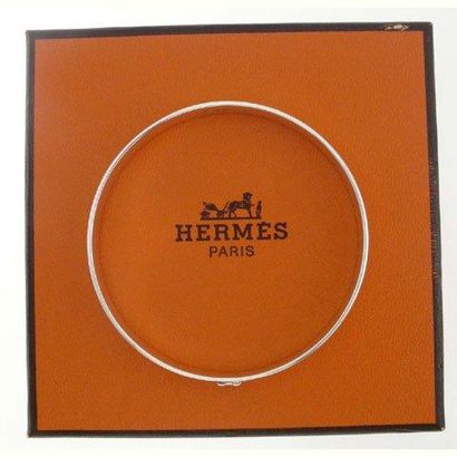 HERMES Bracelet jonc en argent et or 18K, Monogramme - Largeur: 0,8 cm - Taille 18...
