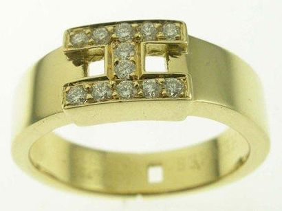 HERMES Bague or 18K et monogramme en diamants - Largeur: 0,6 cm - Taille 50 - Poids:...