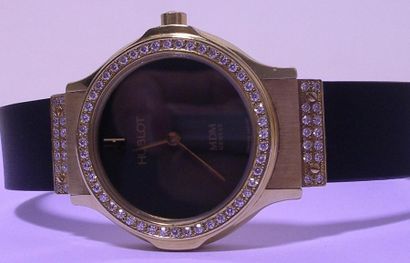 HUBLOT Montre à quartz pour femme en or 18k "Classique" - Diamètre: 2,5 cm - Cadran...