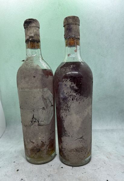 null 2 bottles Château GUIRAUD 1924, 1° cru Sauternes (1 SE, MB, 1 eta, B)