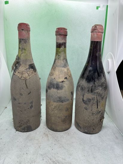 null 3 bouteilles VOSNE-ROMANÉE J. Bouchard 1947 (1 ea difficilement lisible, TLB;...